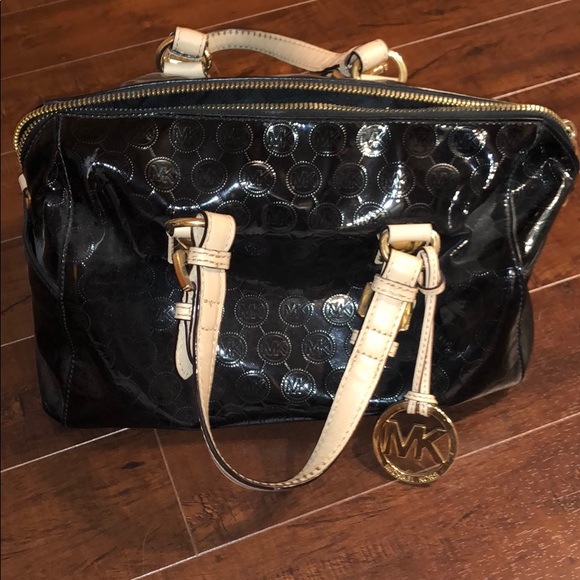 Michael Kors Handbags - Michael Kors Tote Michael Kors Handbags - Michael Kors Tote